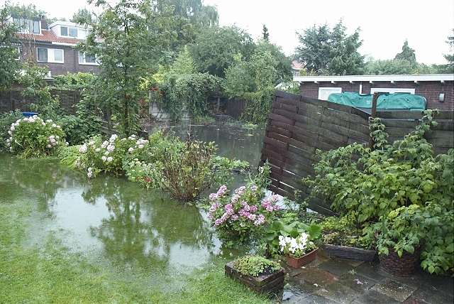 2010/220/GB 20100826b 001 Wateroverlast Havikstraat.jpg